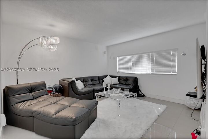 Property Photo:  8940 SW 95th Ave 8940  FL 33176 