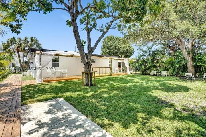 Property Photo: 208 SE 4th St 1-2 FL 33009