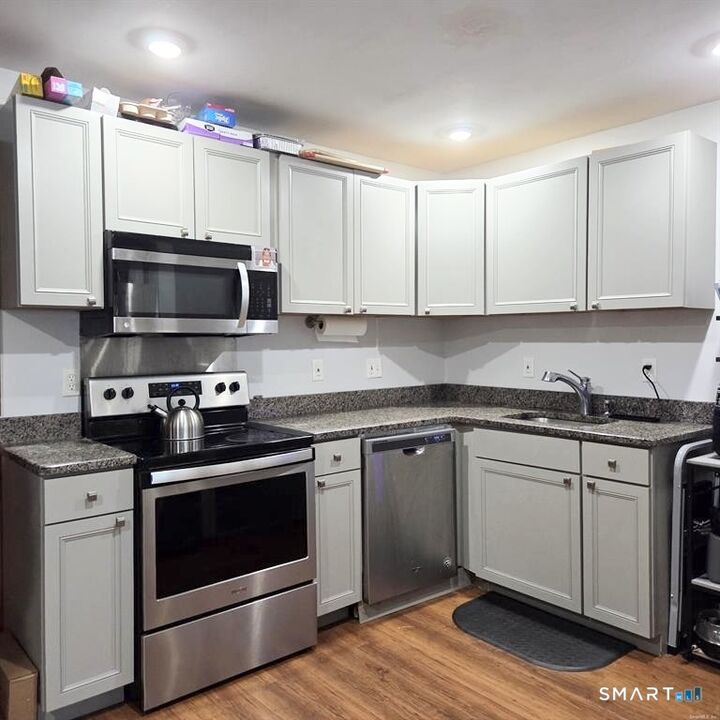 Property Photo:  1655 N Colony Road 6003  CT 06450 