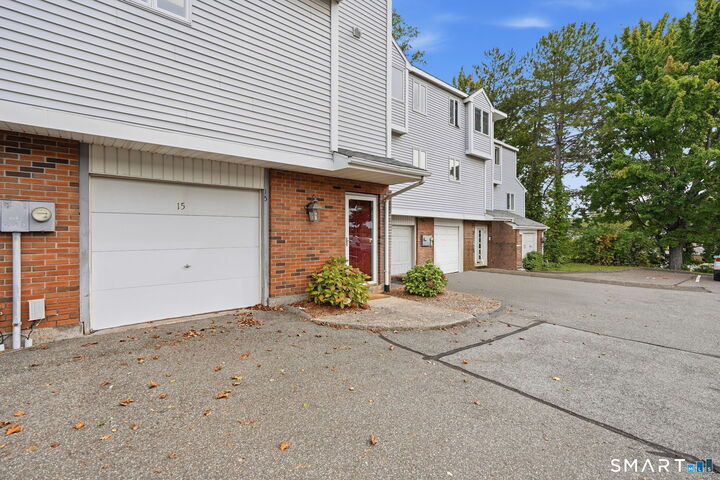 Property Photo:  15 Brinley Way 15  CT 06111 