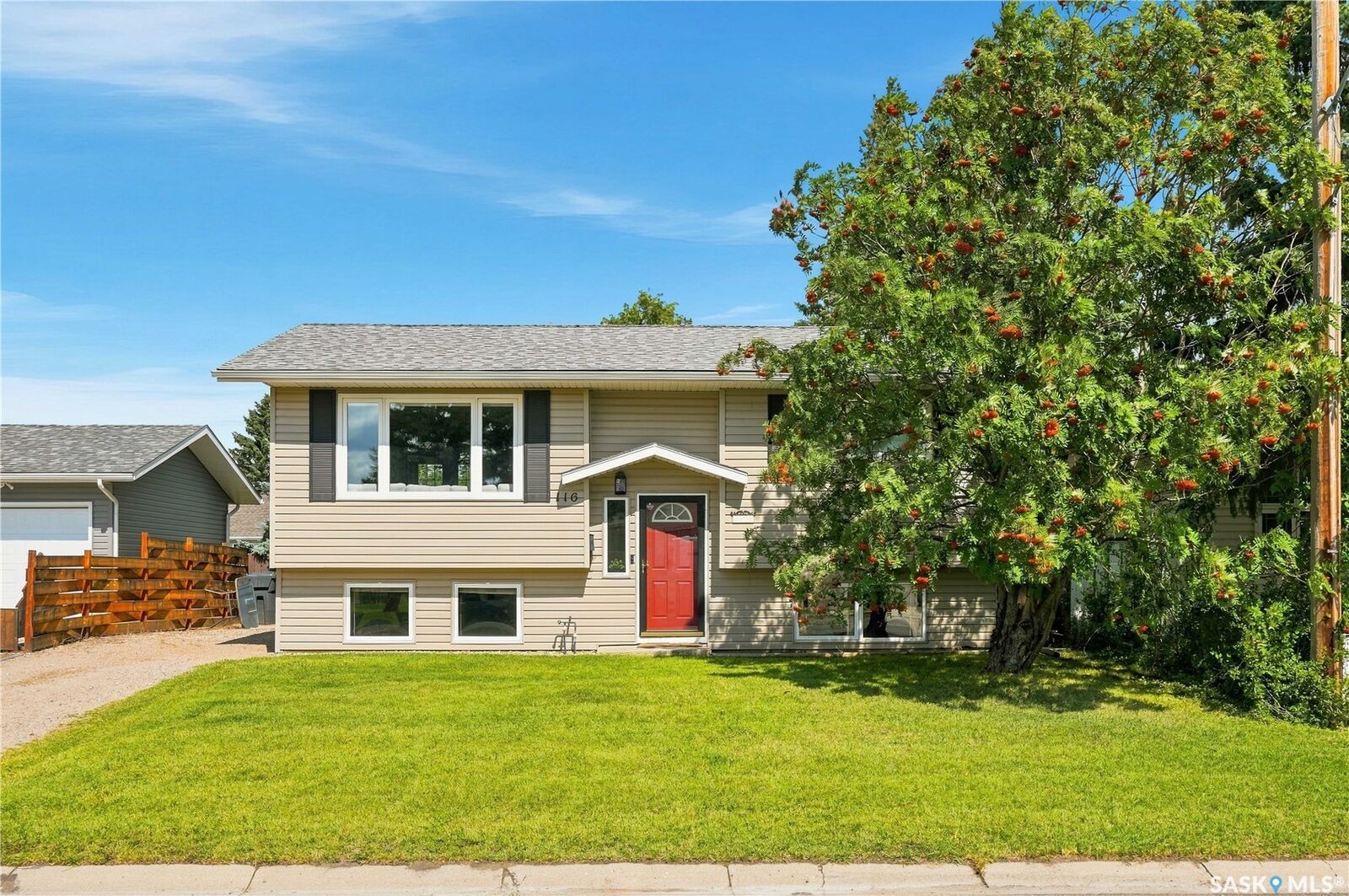 Property Photo:  116 Canora Street W  SK S0K 4S0 
