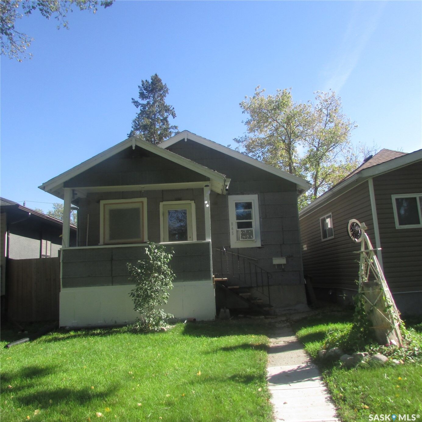 Property Photo:  845 Princess Street  SK S4T 3Y1 
