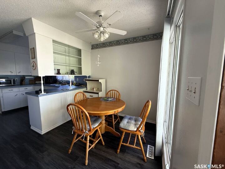 Property Photo:  433-435 25th Street E  SK S6V 1T3 