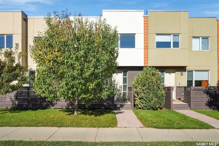 Property Photo:  103 Willis Crescent 24  SK S7T 0X9 