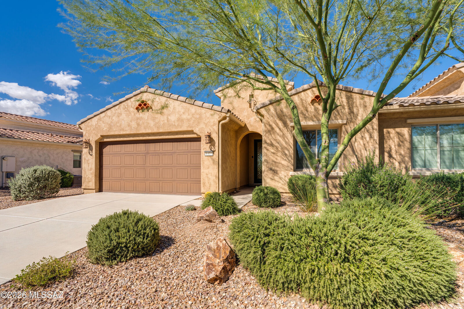 Property Photo:  1377 E Basalt Drive  AZ 85614 