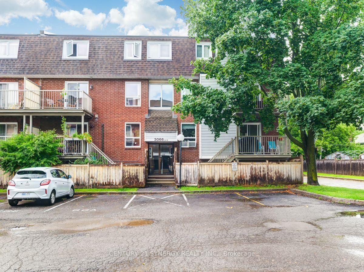 Property Photo:  3066 Councillor's Way H  ON K1T 2S7 