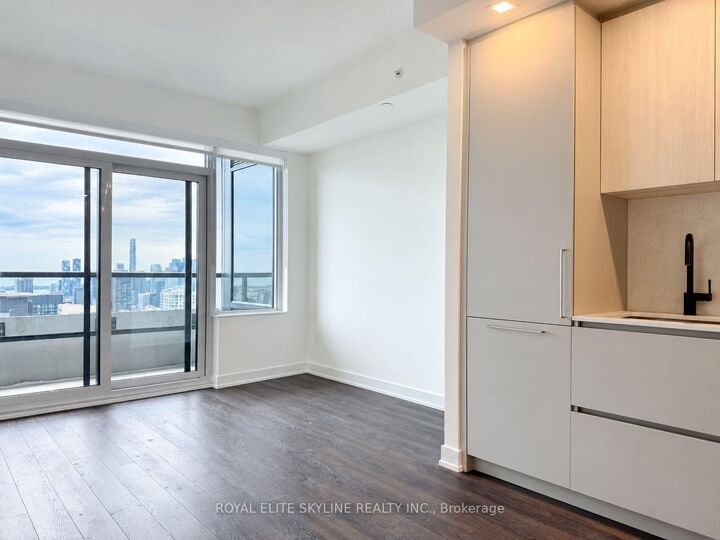 Property Photo:  609 Sherbourne Street 4801  ON M4X 0A4 