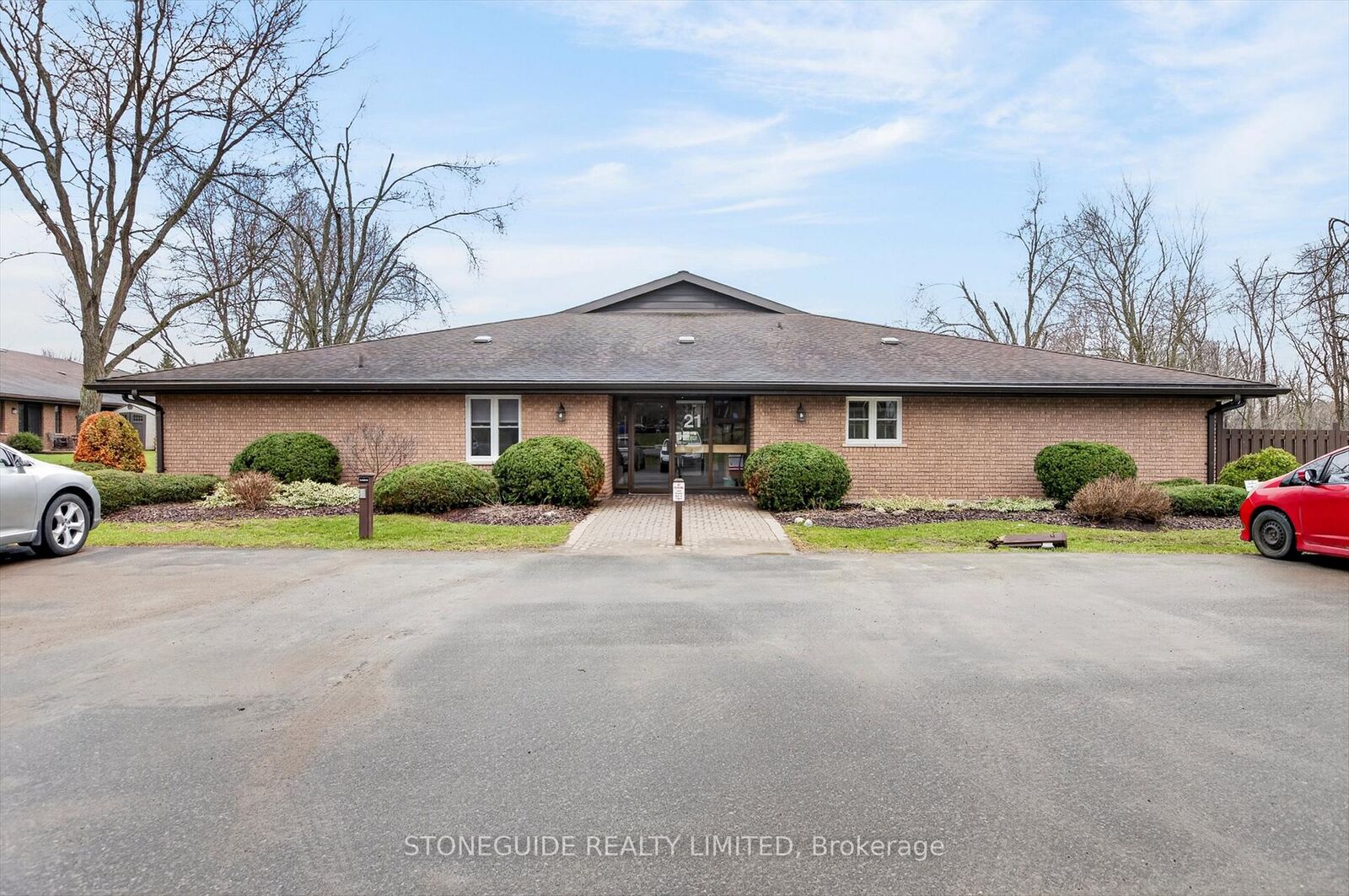 Photo de la propriété:  21 Paddock Wood 10  ON K9H 7H2 