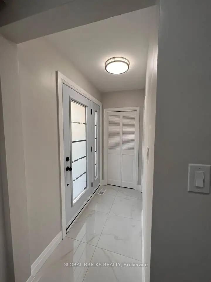 Property Photo: 49 Argyle Crescent Upper ON L6T 1M9
