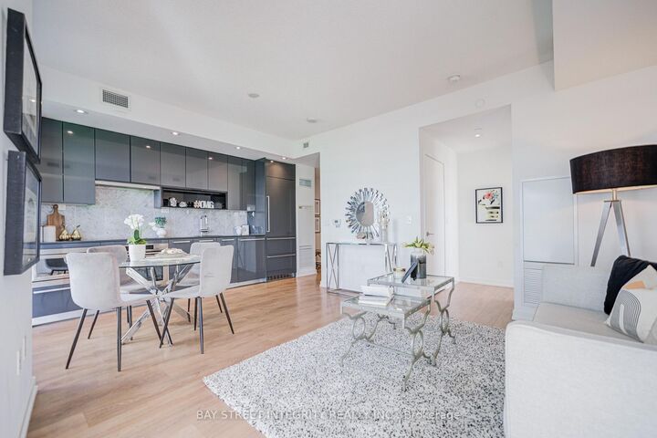 Property Photo:  117 McMahon Drive 303  ON M2K 0E4 