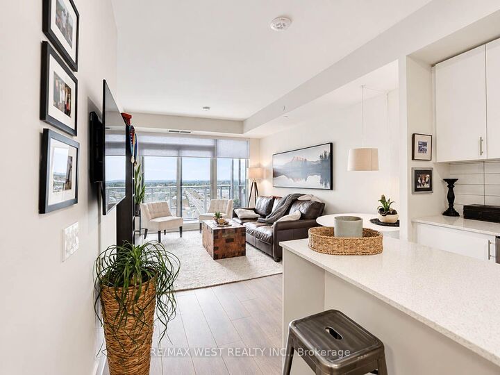 Property Photo: 9000 Jane Street 1019 ON L4K 0M6