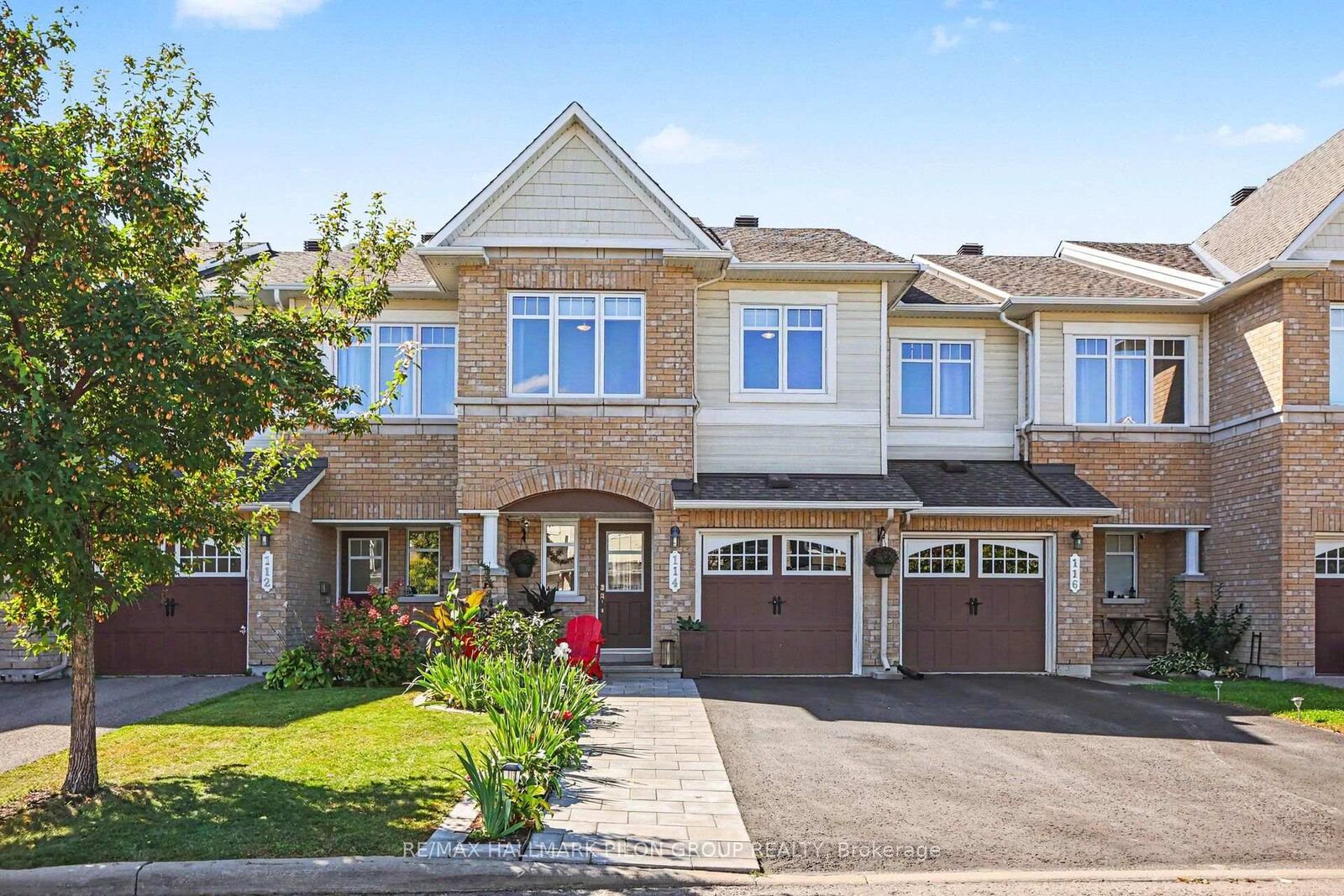 Property Photo:  114 Waterfern Way  ON K4A 0T4 