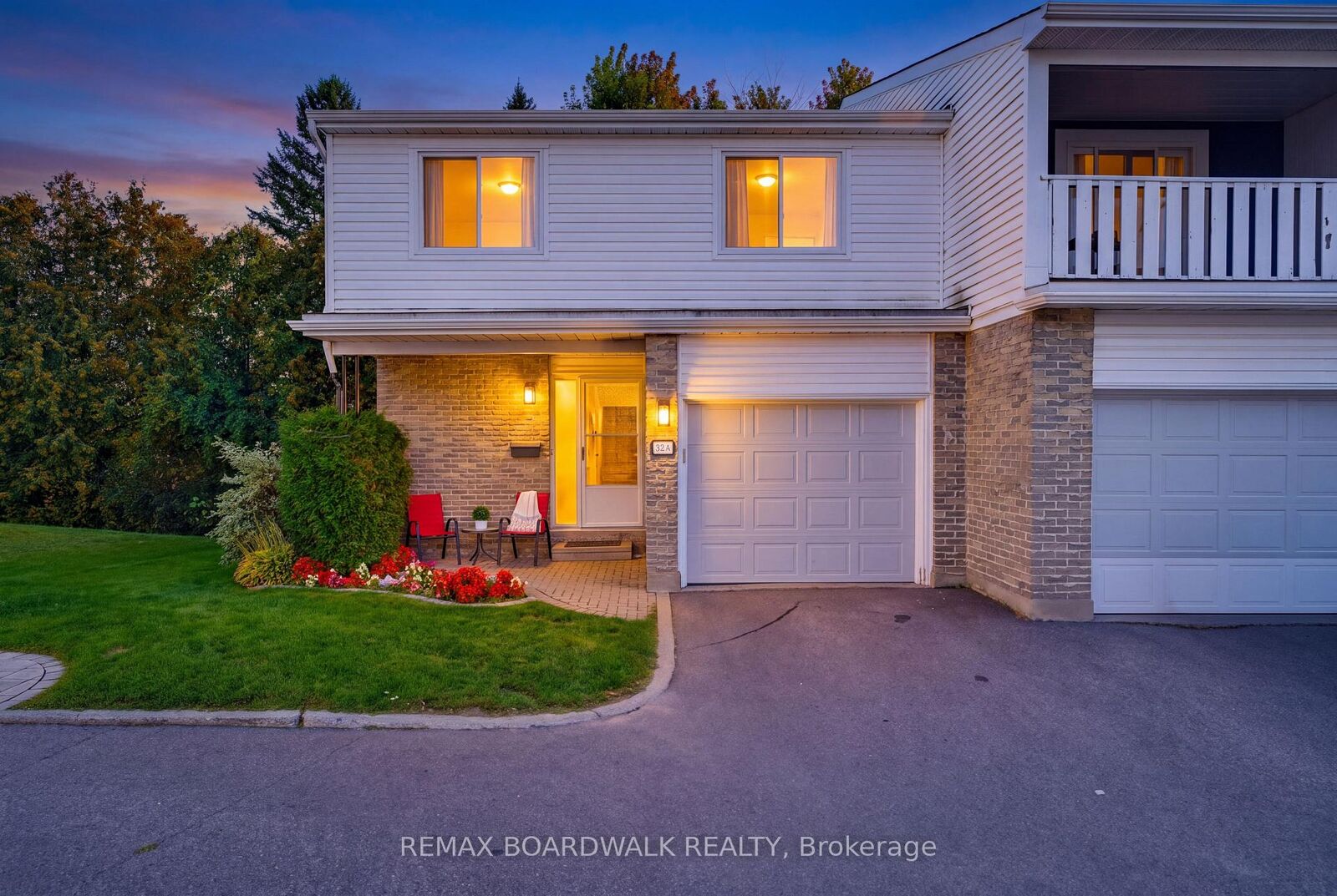 Property Photo:  32A Black Forest Lane 13  ON K2H 5C8 