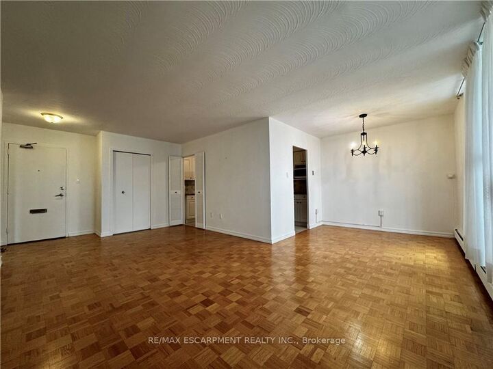 Property Photo:  35 Towering Heights Boulevard 809  ON L2T 3G9 