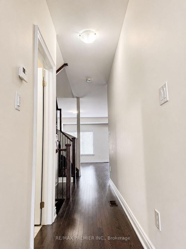 Property Photo:  34 Arnold Crescent  ON L9R 0T6 
