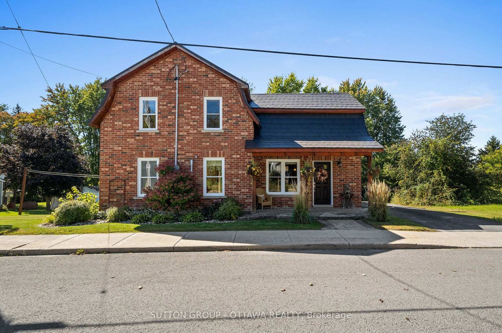 Property Photo:  40 Sabourin Street  ON K0C 1W0 
