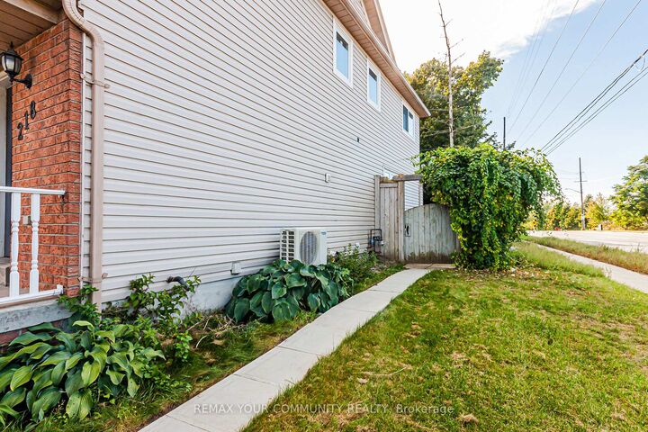 Property Photo:  218 Ferndale Drive S Lower  ON L4N 8J9 