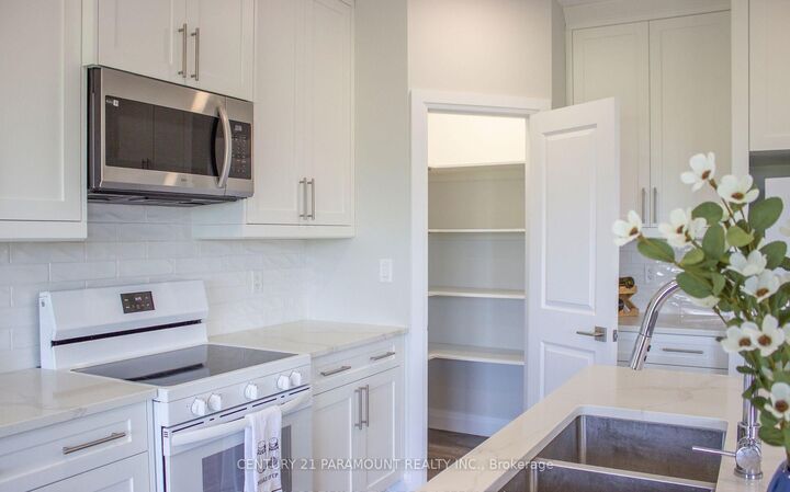 Property Photo:  103 Eagle Street On  ON N8H 0G5 