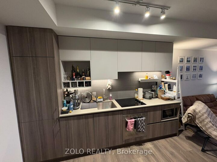Property Photo:  898 Portage Parkway 3011  ON L4K 0J6 
