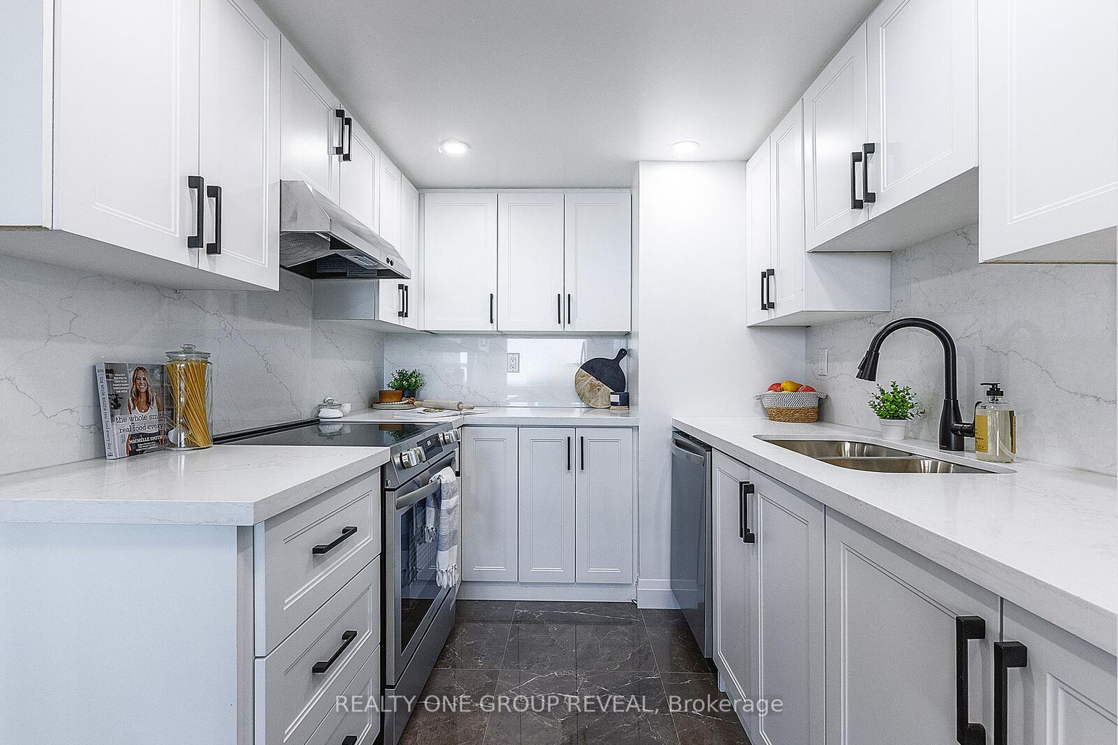 Property Photo:  121 Ling Road 1509  ON M1E 4Y2 