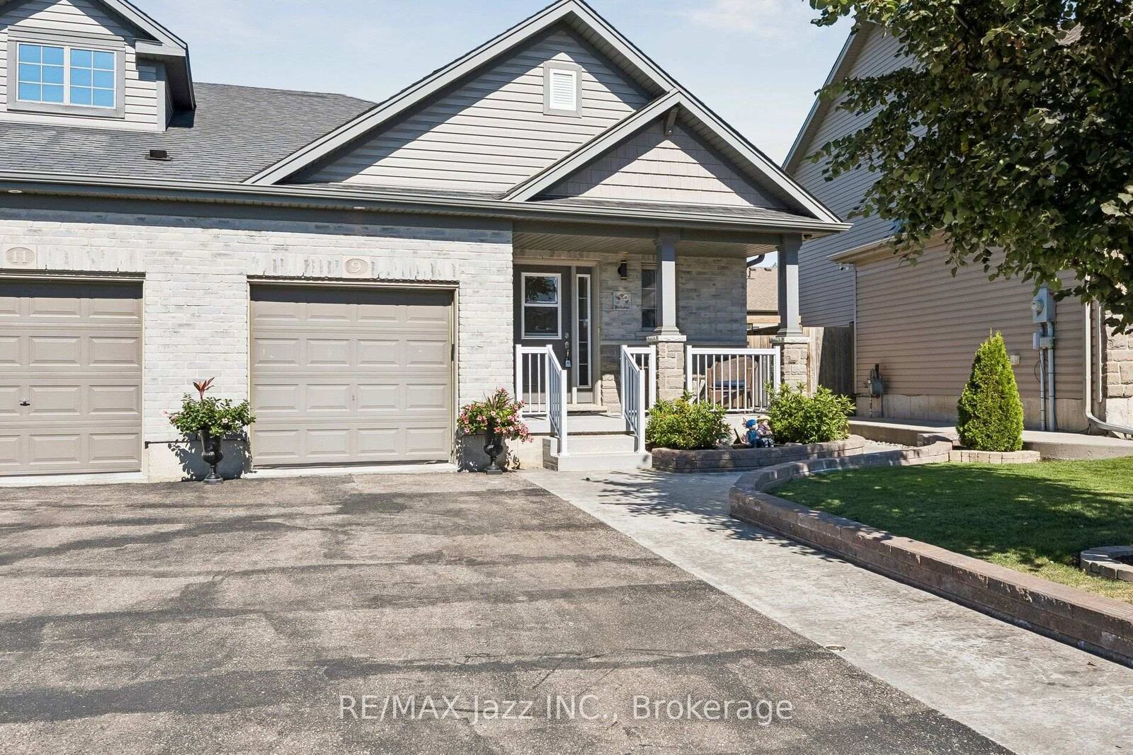 Property Photo:  9 Trillium Way  ON N3Y 0B8 