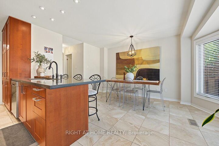 Property Photo:  3829 Craighurst Avenue  ON L5N 6T7 