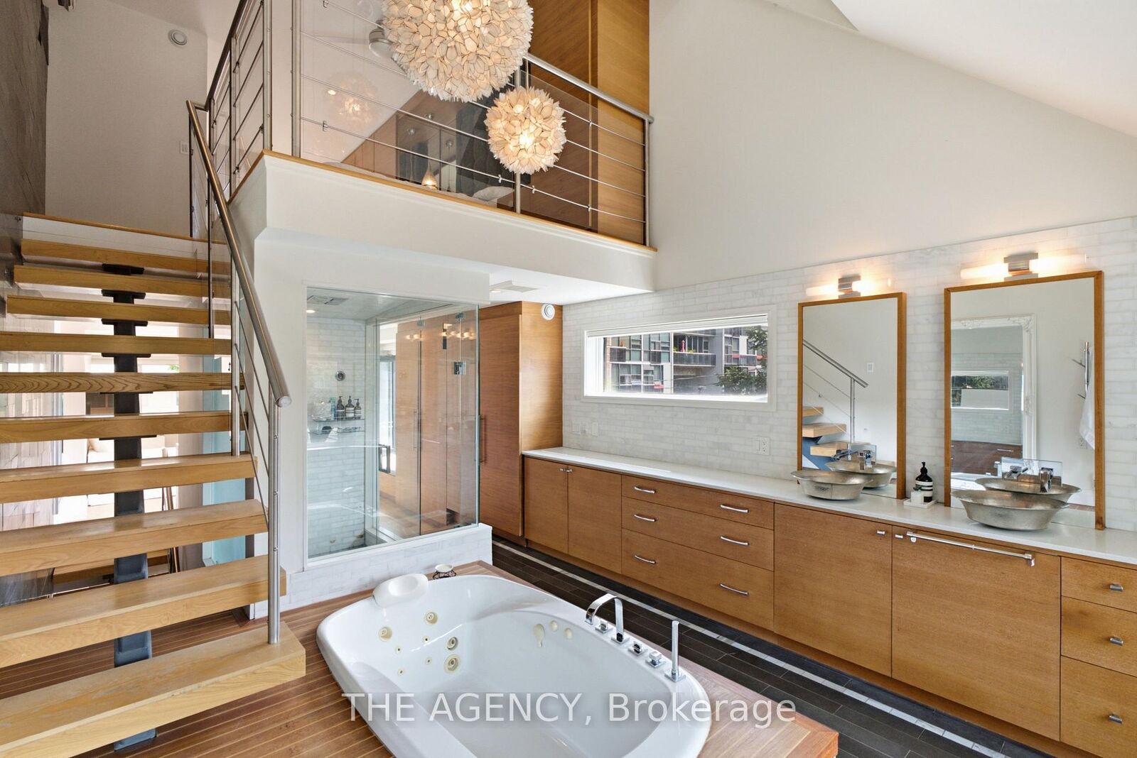 Property Photo:  570 Wellington Street 14A  ON M5V 2X5 