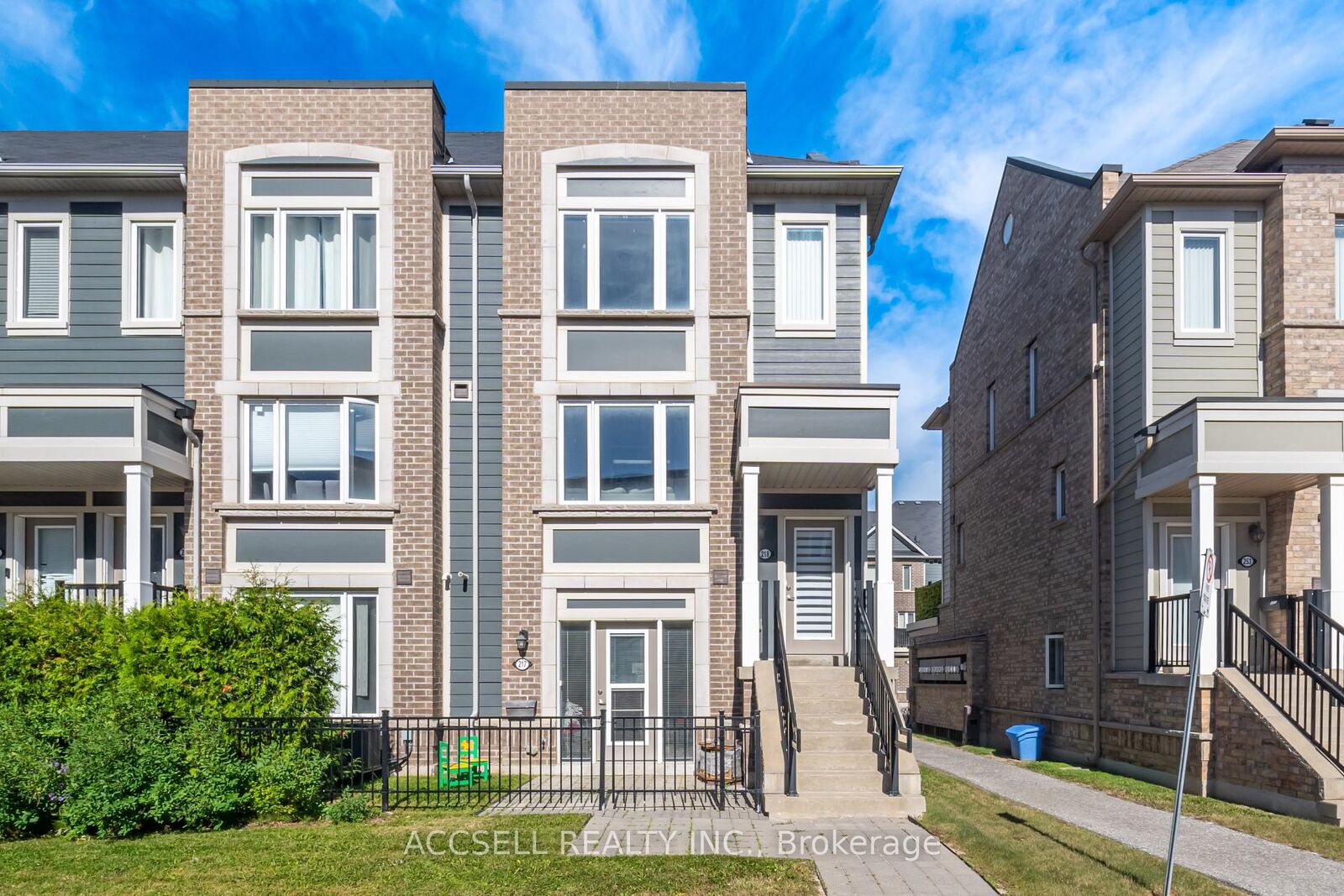 Property Photo:  250 Sunny Meadow Boulevard 218  ON L6R 3Y7 