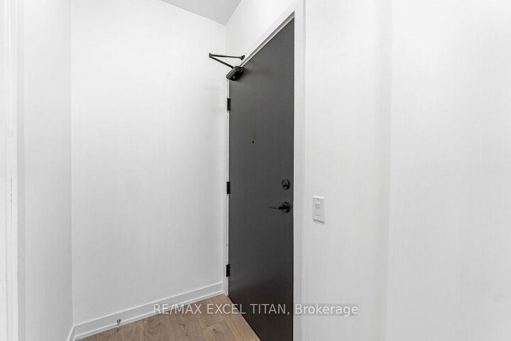 Property Photo:  1480 Bayly Street 1707  ON L1W 0C2 