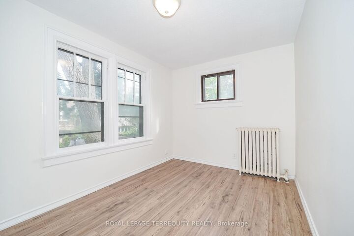 Property Photo:  8 Thorncliffe Avenue 6  ON M4K 1V5 