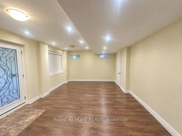Property Photo:  472 Nairn Circle Lower  ON L9T 8A7 
