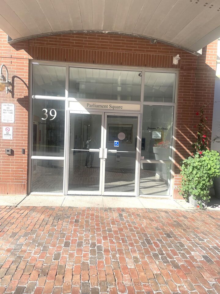 Property Photo:  39 Parliament Street 818  ON M5A 4R2 