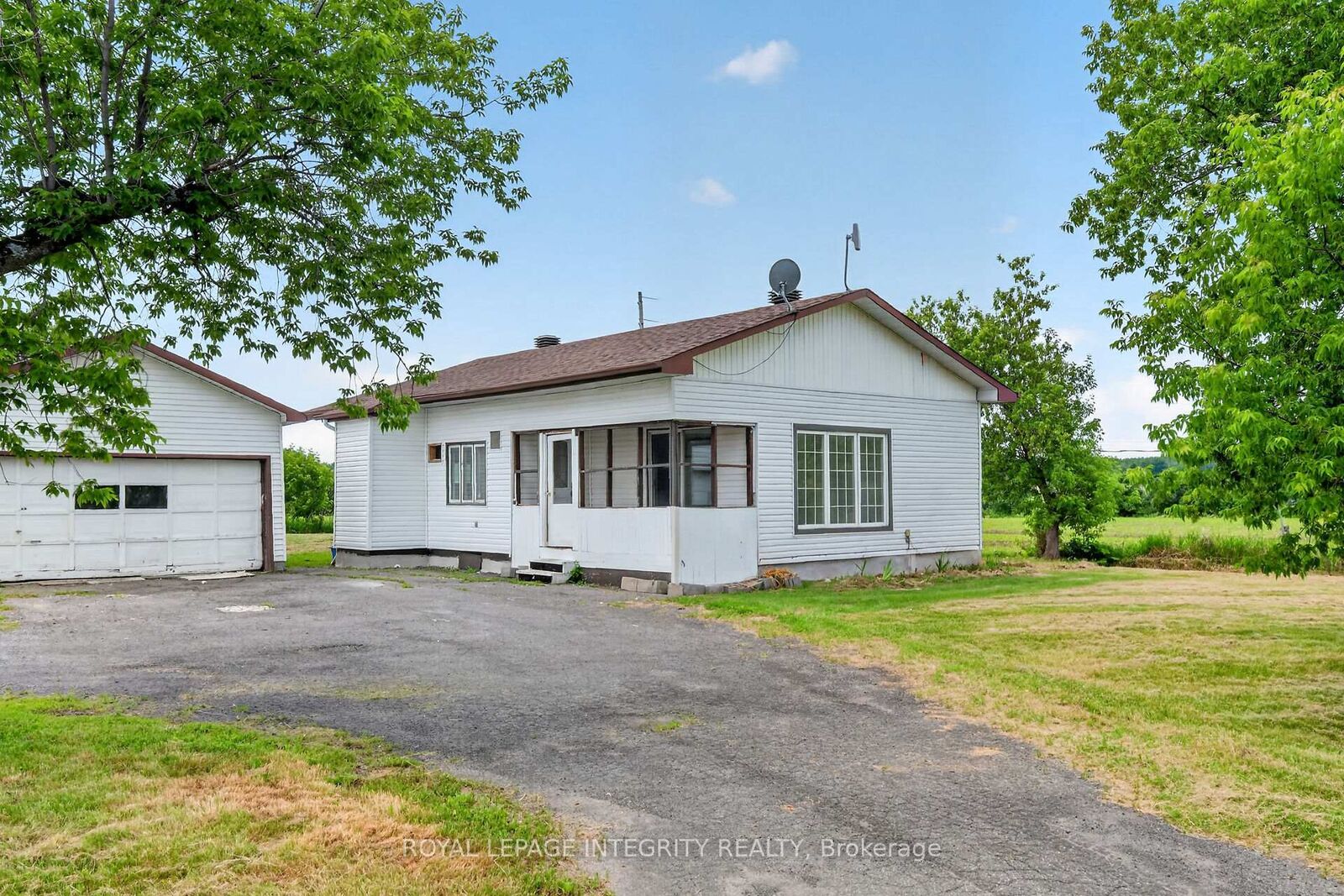 Property Photo: 3156 Old Highway 17 Road ON K4K 1W3