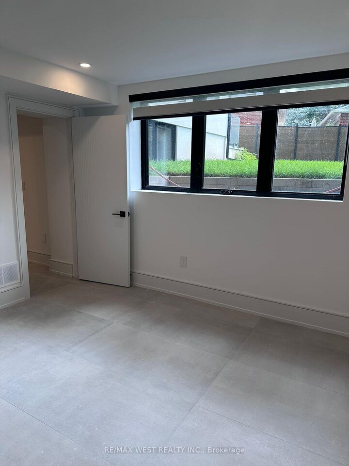Property Photo:  506 Wellington Crescent Basement  ON L6L 4X5 