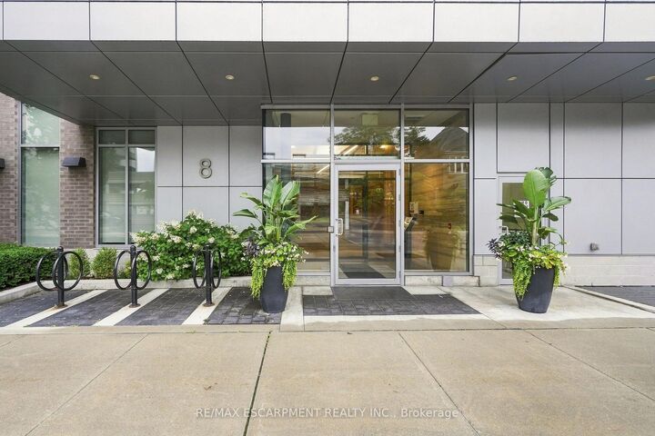 Property Photo:  8 Ann Street 902  ON L5G 3E6 