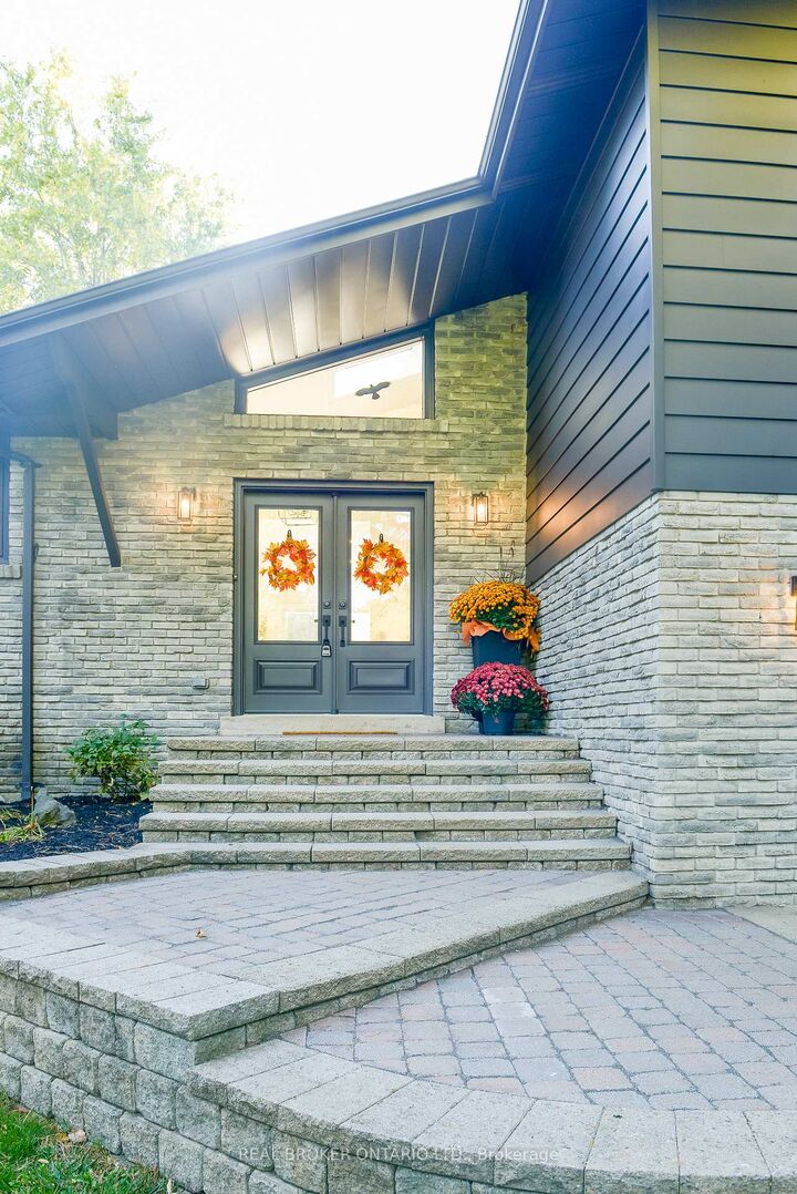 Property Photo:  572 Main Street  ON L7G 3T6 