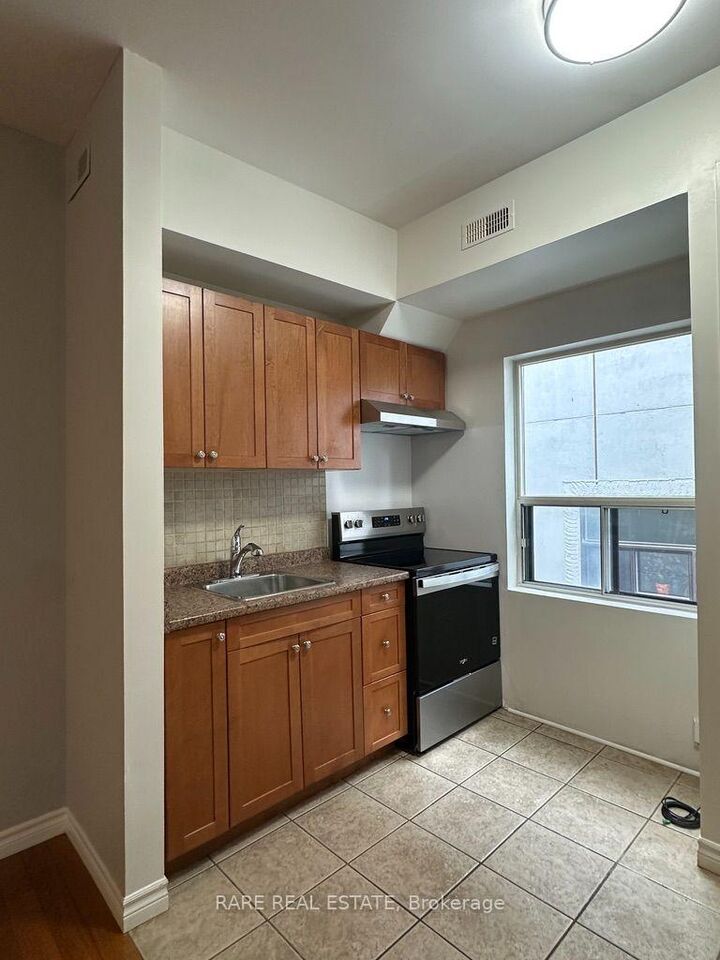 Property Photo:  249 Augusta Avenue 202  ON M5T 2C2 