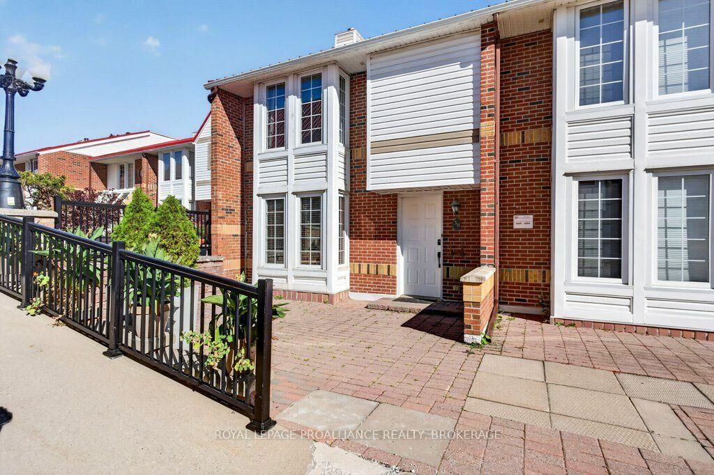 Property Photo:  1 Place D'Armes N/A 39  ON K7K 6S1 