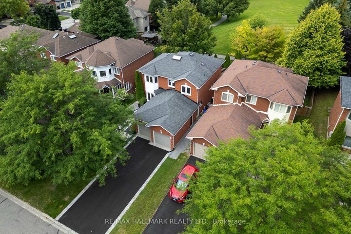 Property Photo:  872 Hilton Boulevard  ON L3X 2H8 