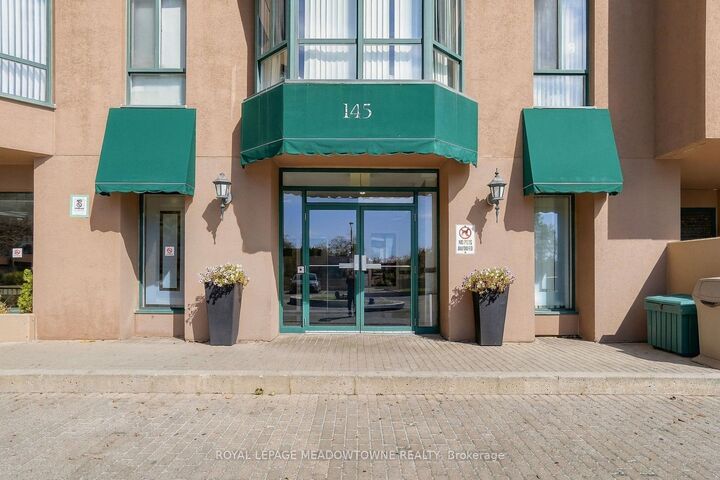 Property Photo:  145 Hillcrest Avenue 1802  ON L5B 3Z1 