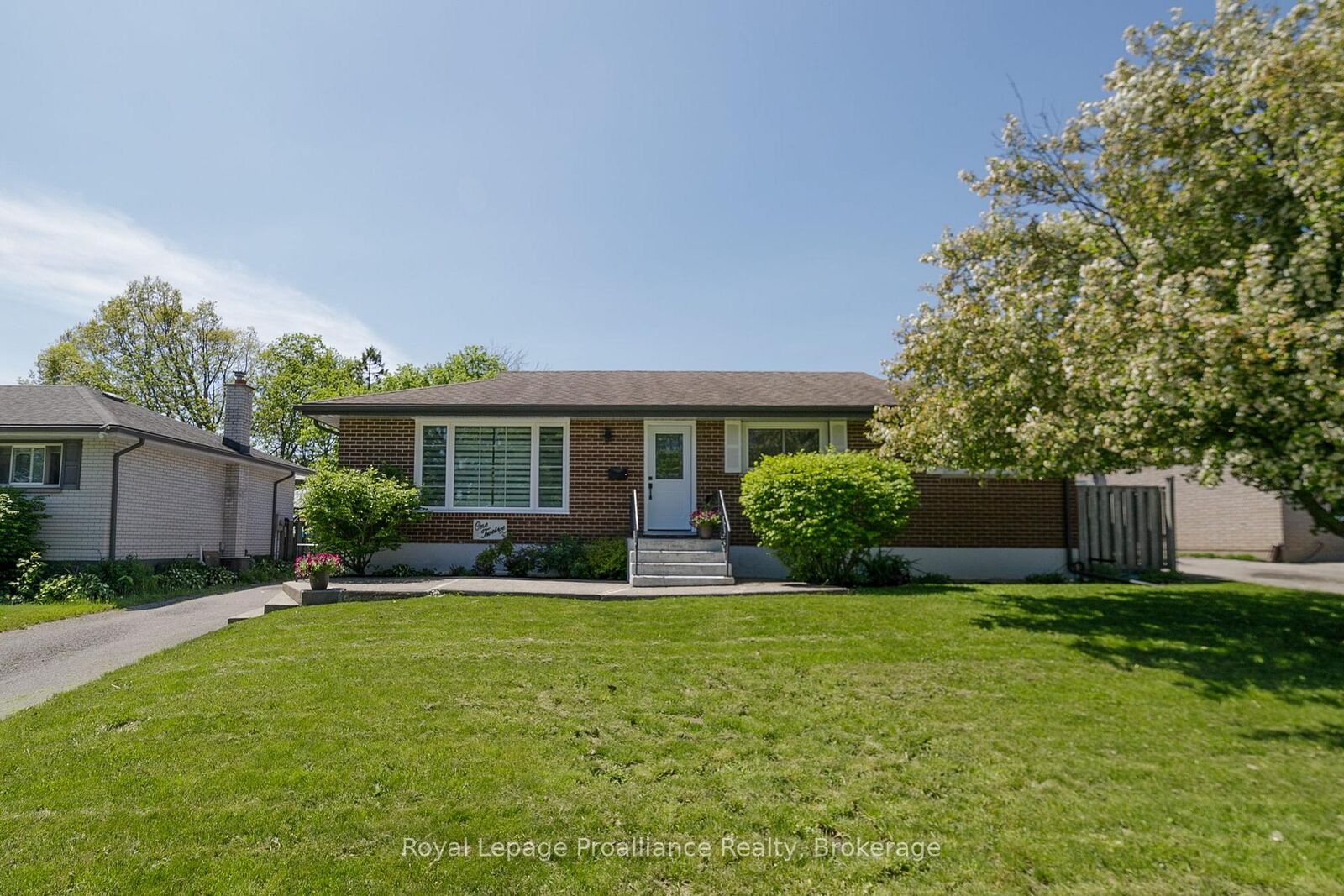 Property Photo:  112 Prospect Hill  ON K8V 2V3 