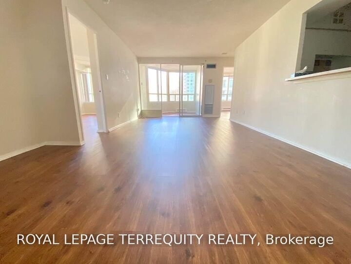 Property Photo:  30 Greenfield Avenue 1801  ON M2N 6N3 