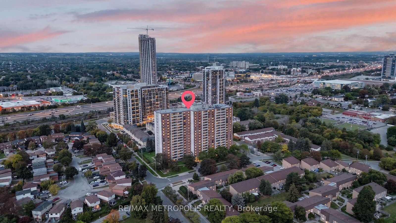 Property Photo:  1210 Radom Street 801  ON L1W 2Z3 