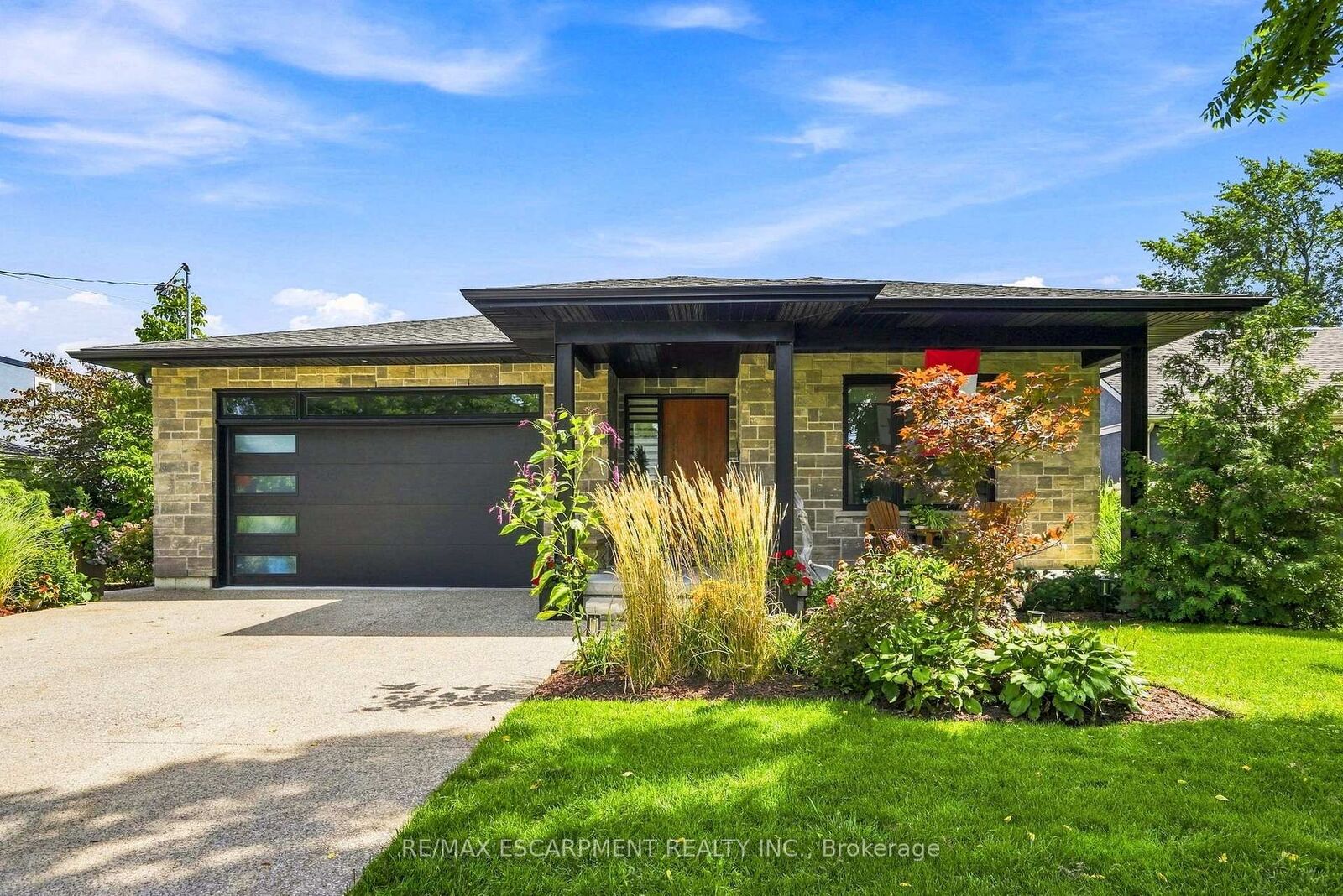 Property Photo:  42 Carlton Avenue  ON L3C 1P9 