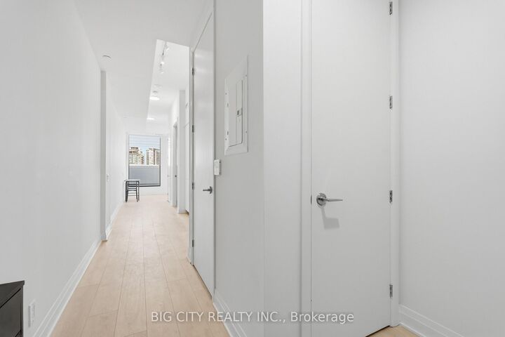 Property Photo:  25 Frederick Todd Way 212  ON M4G 0C9 