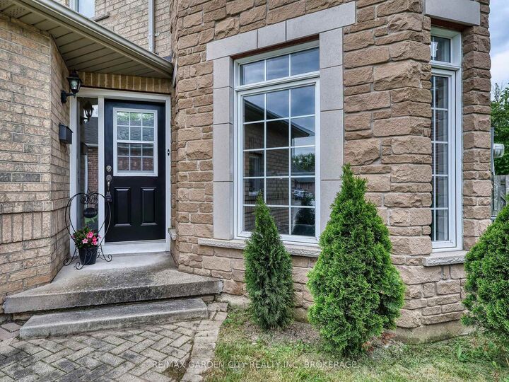 Property Photo:  75 Jackson Court E  ON L3C 7G4 