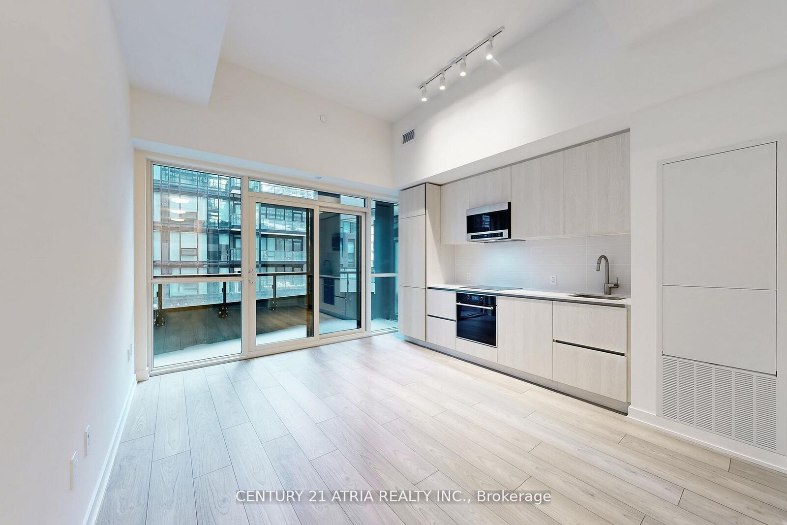 Property Photo:  110 Broadway Avenue S 411  ON M4P 1V7 