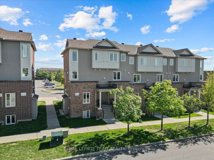 Property Photo:  282 Espin Heights  ON K2J 0Y8 