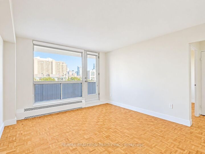 Property Photo:  666 Spadina Avenue 1206  ON M5S 2H8 