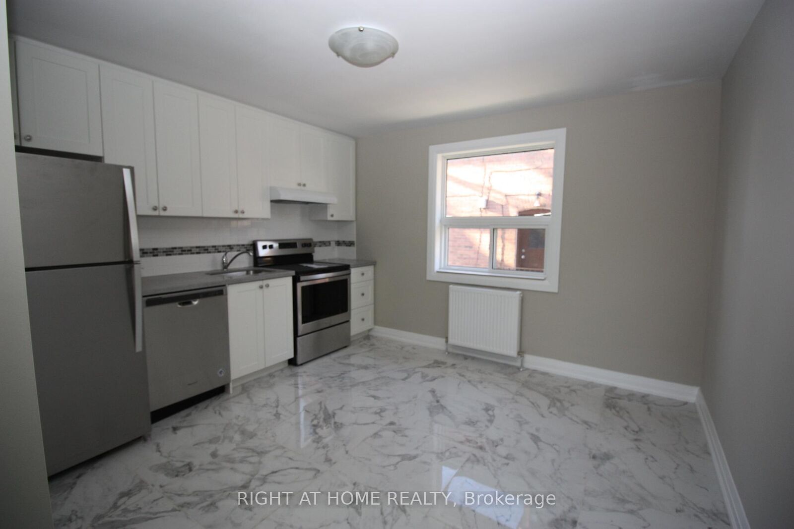 Property Photo:  2 Glen Gordon Road 4  ON M6P 1B8 